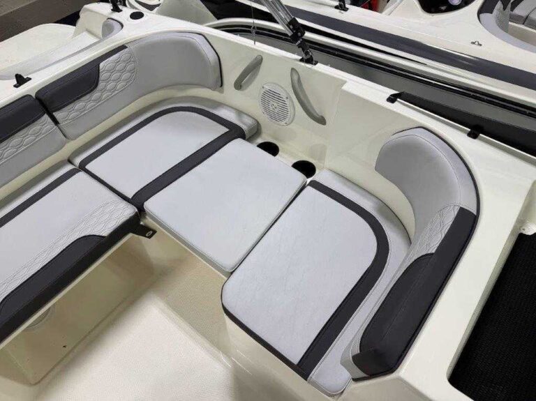 2026 Bayliner M17 - Full Windshield US-BLBX1244G526 [photo 5]